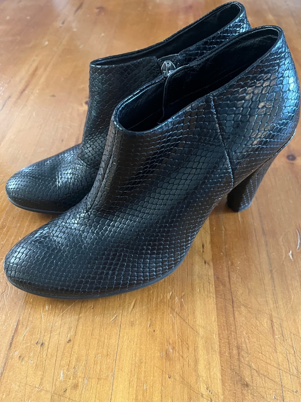 ECCO Women’s Shape 75 Round Shootie Black Patterned Leather Shoe Boot 38